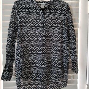 H&M 8 Black and White Lightweight Long Sleeve 1/2 Button Up
